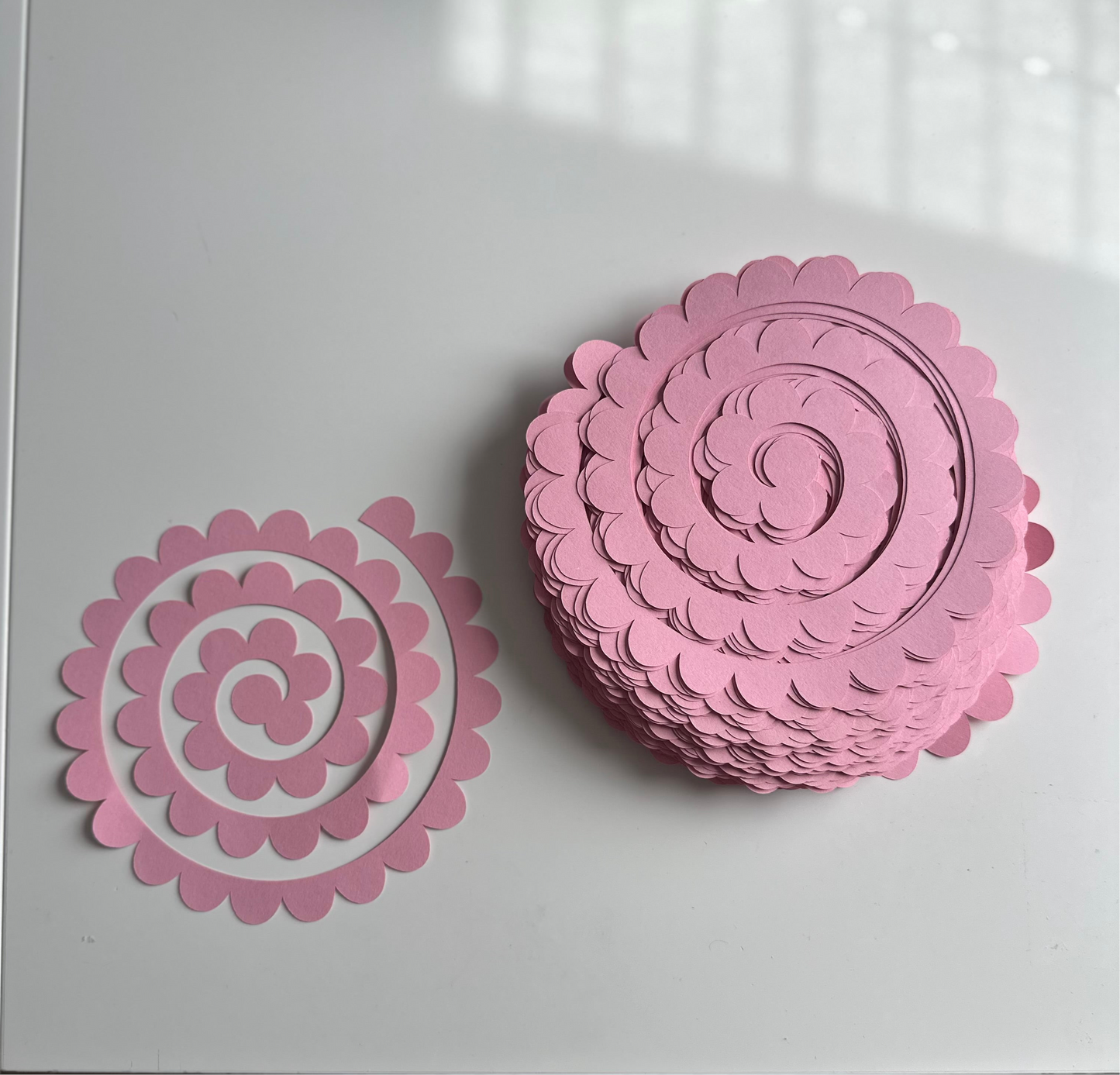 Rosenschablone Zuschnitte aus Tonpapier - rosa